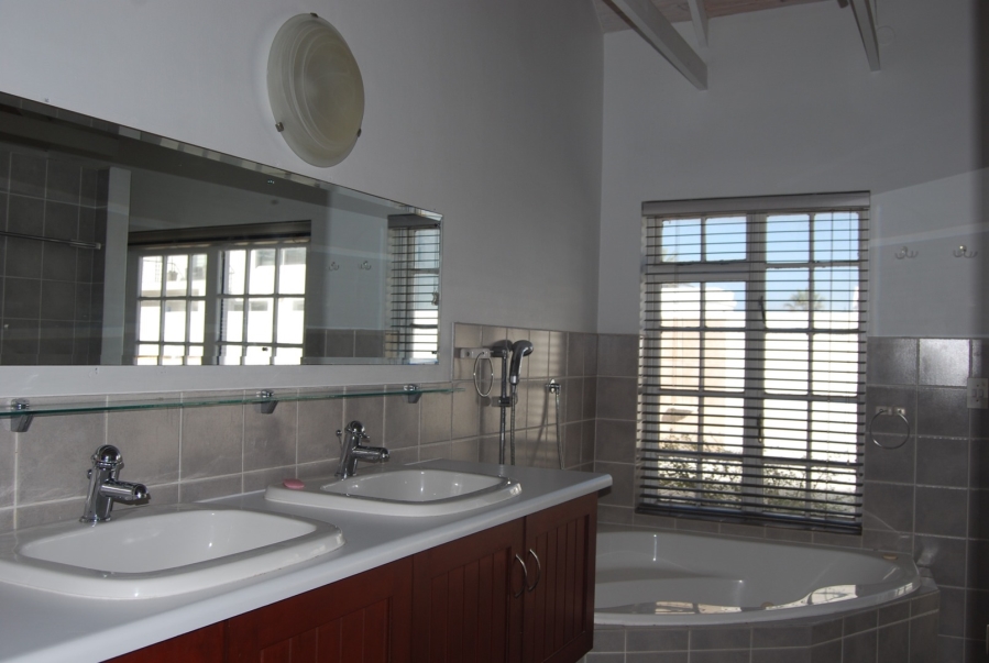 To Let 8 Bedroom Property for Rent in Shelley Point Western Cape